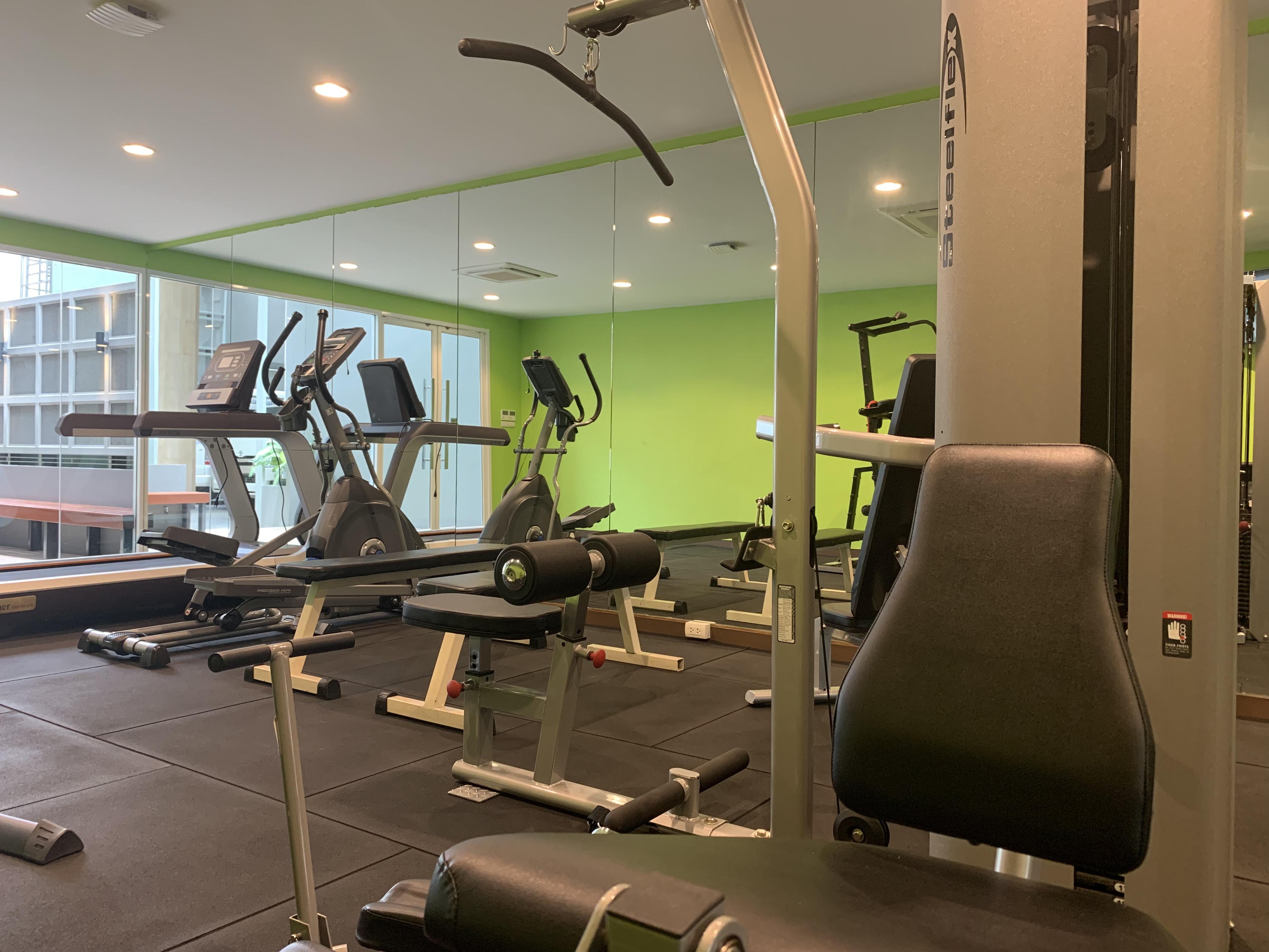 曼谷德特尔酒店 外观 照片 The gym at the hotel