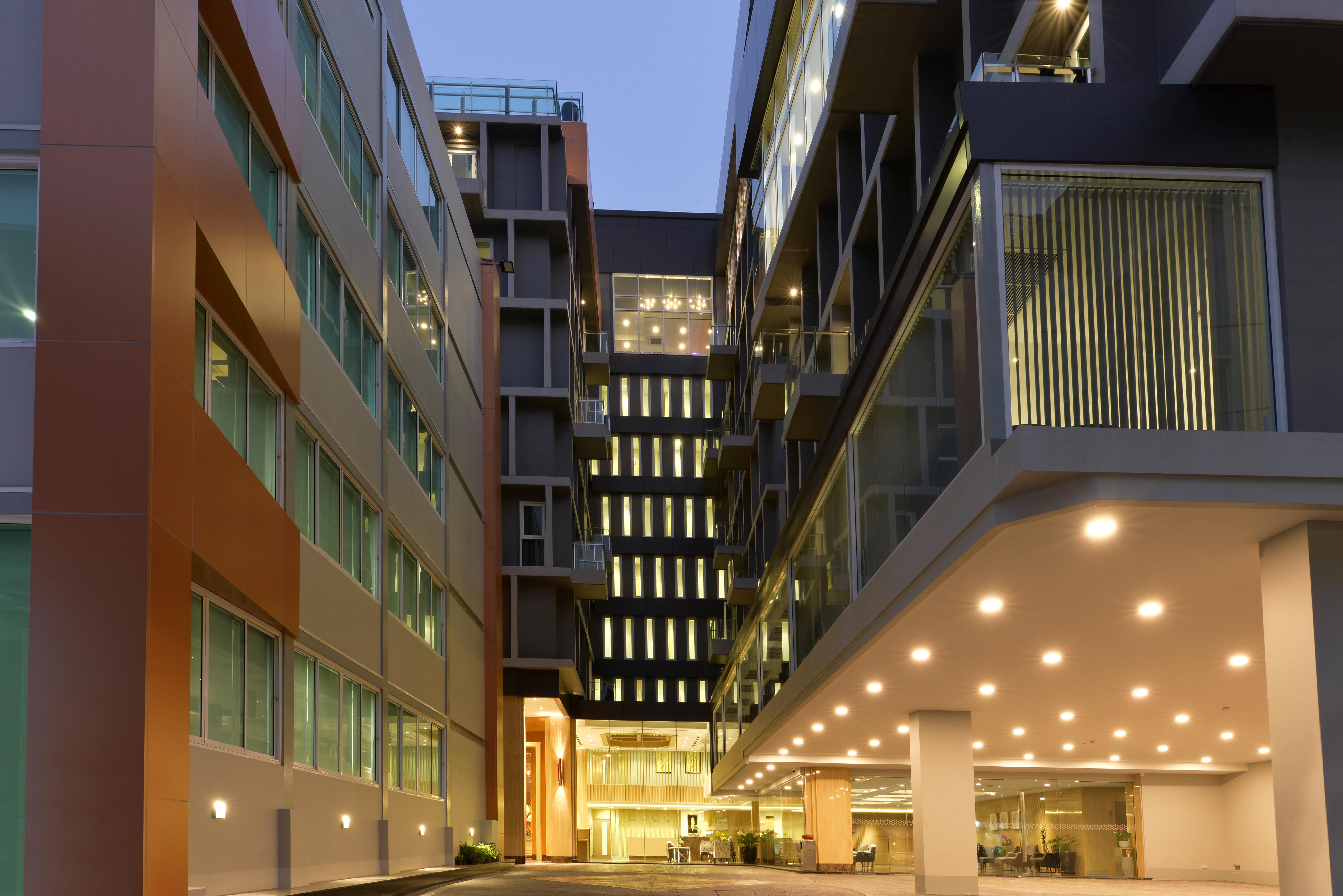 曼谷德特尔酒店 外观 照片 The interior of the building
