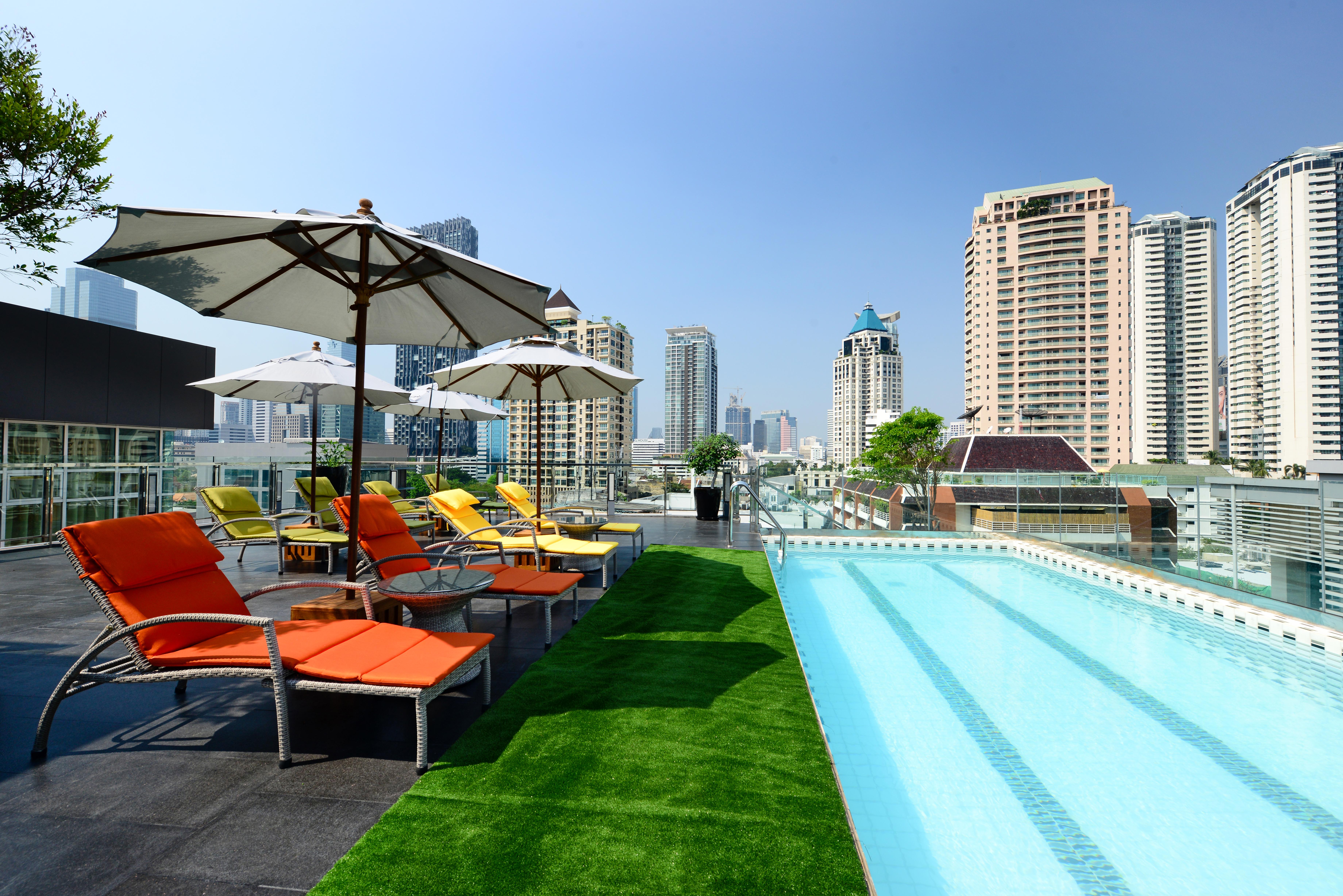 曼谷德特尔酒店 外观 照片 Rooftop pool at the U Sathorn
