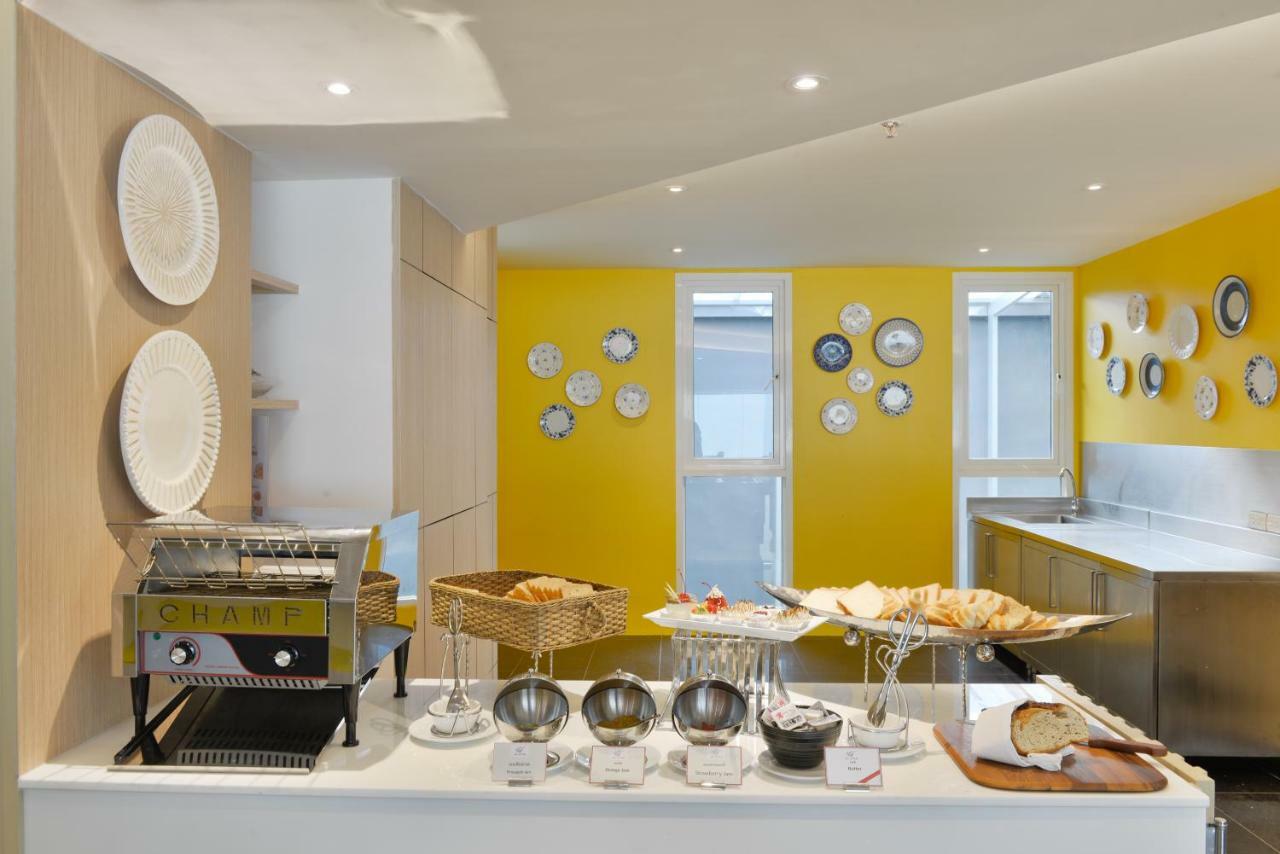 曼谷德特尔酒店 外观 照片 A buffet at a hotel