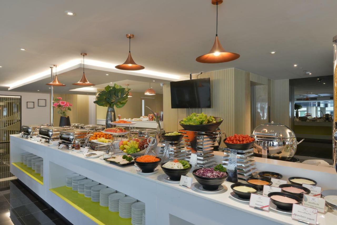曼谷德特尔酒店 外观 照片 A salad bar