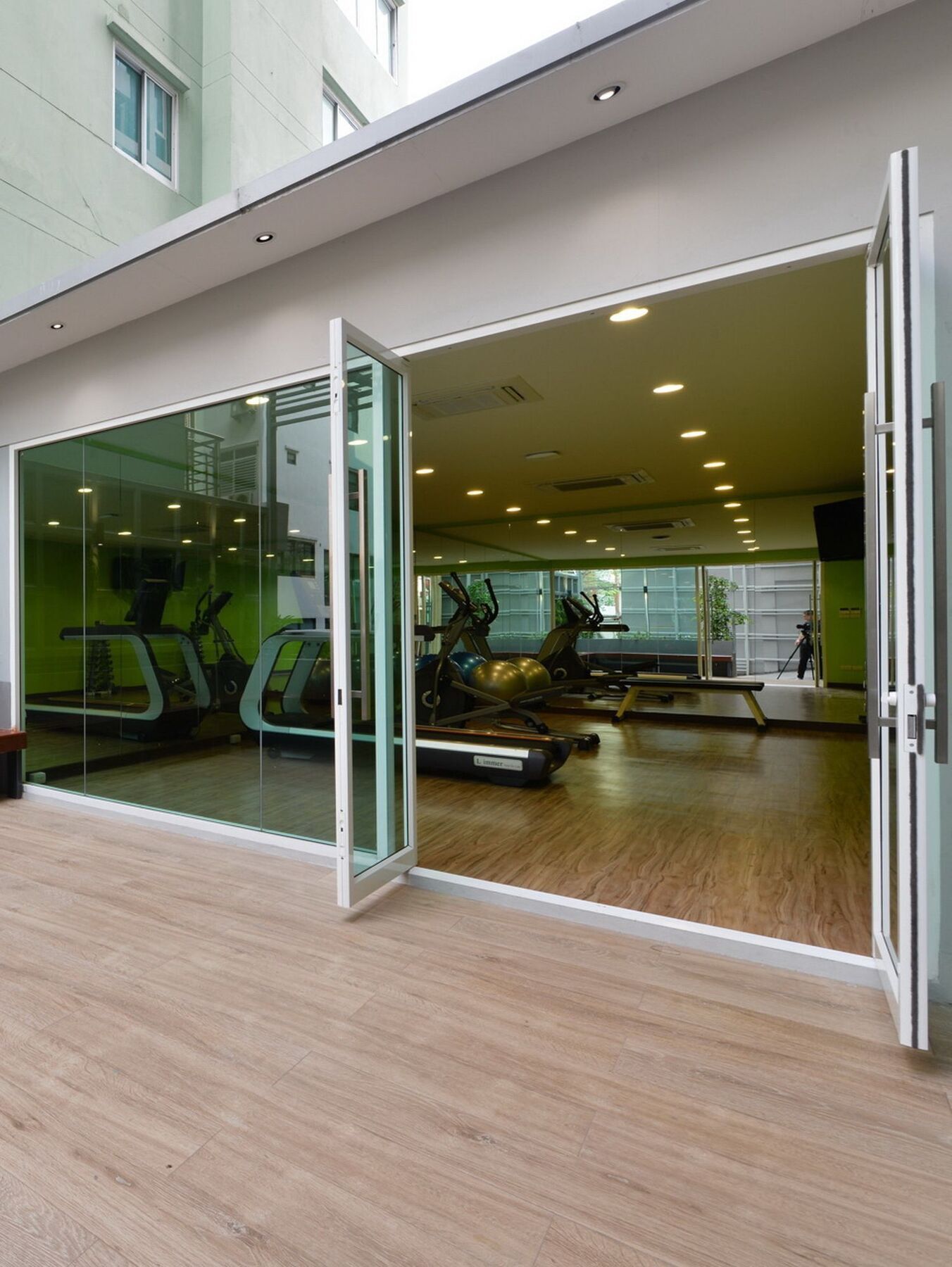 曼谷德特尔酒店 外观 照片 A gym in a hotel