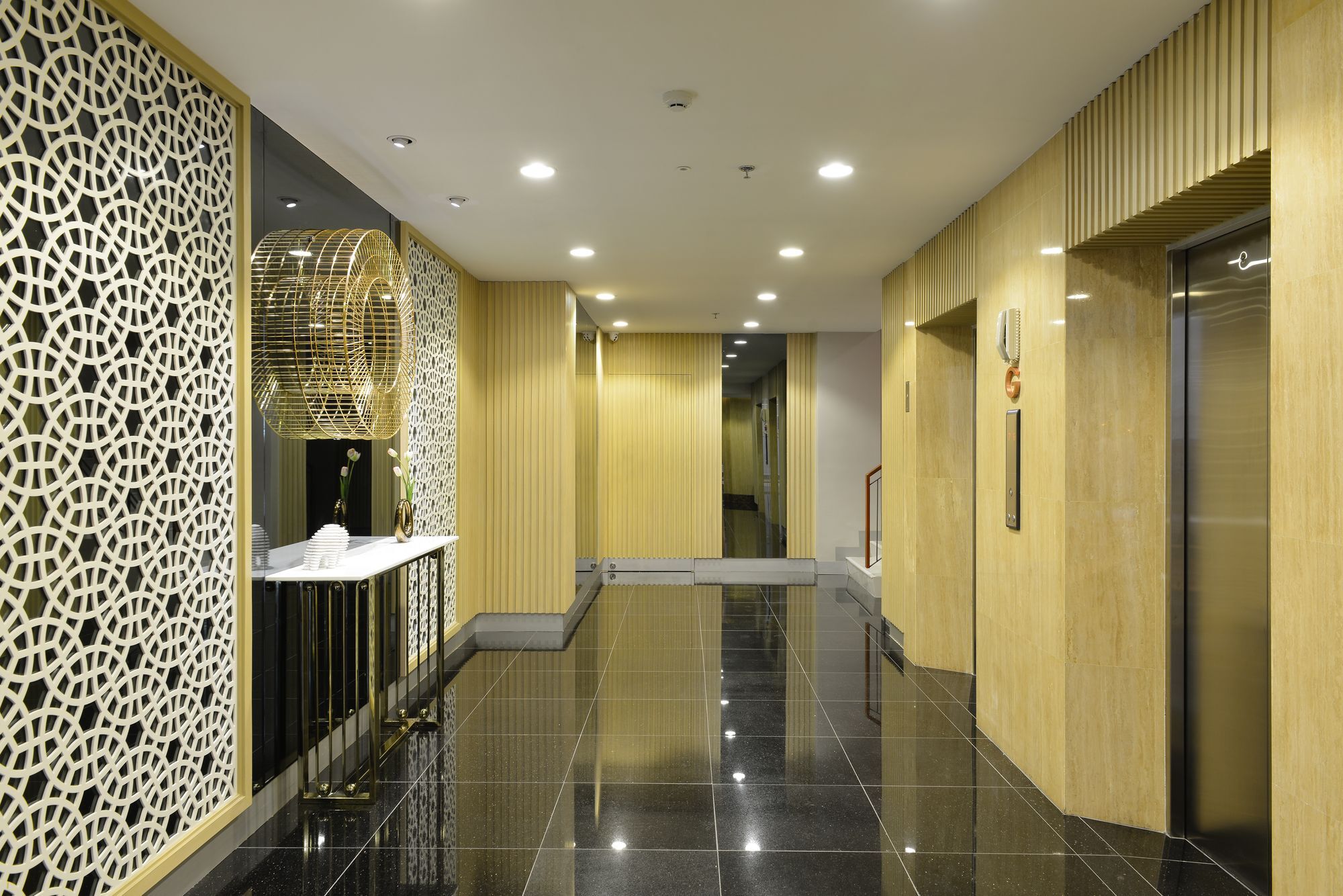 曼谷德特尔酒店 外观 照片 The interior of the hotel